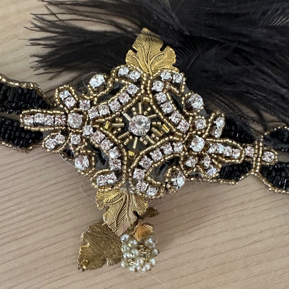 Gorgeous bead and feather flapper Gatsby 20s style Halloween costume head piece main image 4